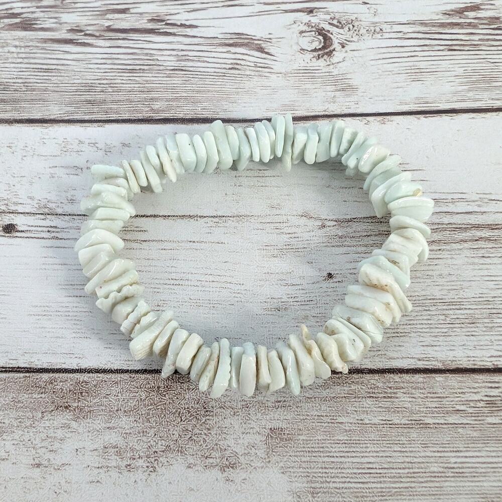 Vintage Stretch Bracelet Very Pale Green Pastel Green Chip Bracelet